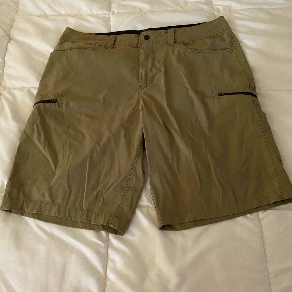 ZeroXposur zippered cargo shorts